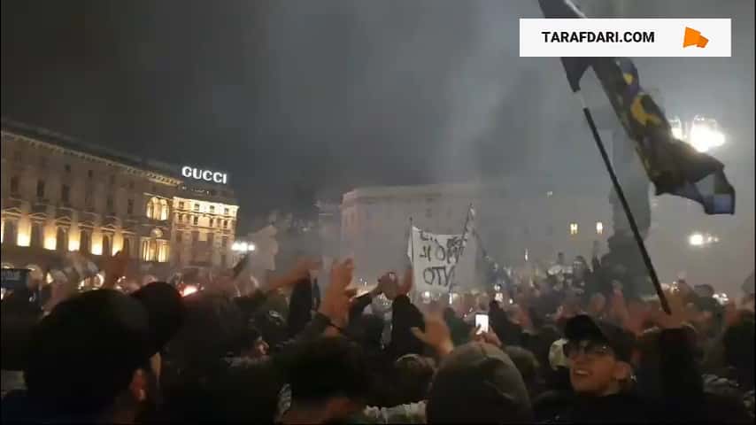 جشن هواداران اینتر در خیابانهای میلان و در مقابل کلیسای معروف شهر پس از کسب بیستمین قهرمانی در سری آ / فیلم