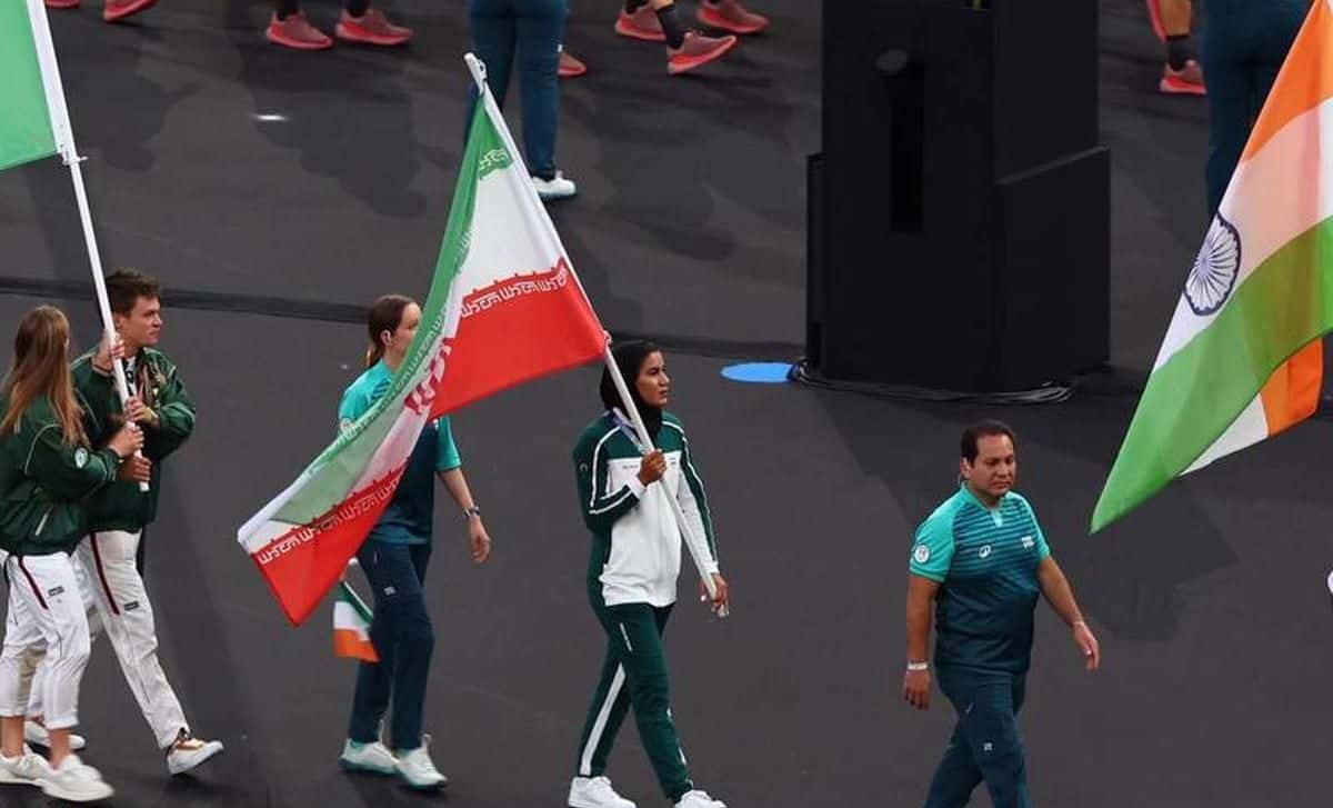 فاطمه مجلل پرچمدار ایران در مراسم اختتامیه المپیک ۲۰۲۴ فرانسه