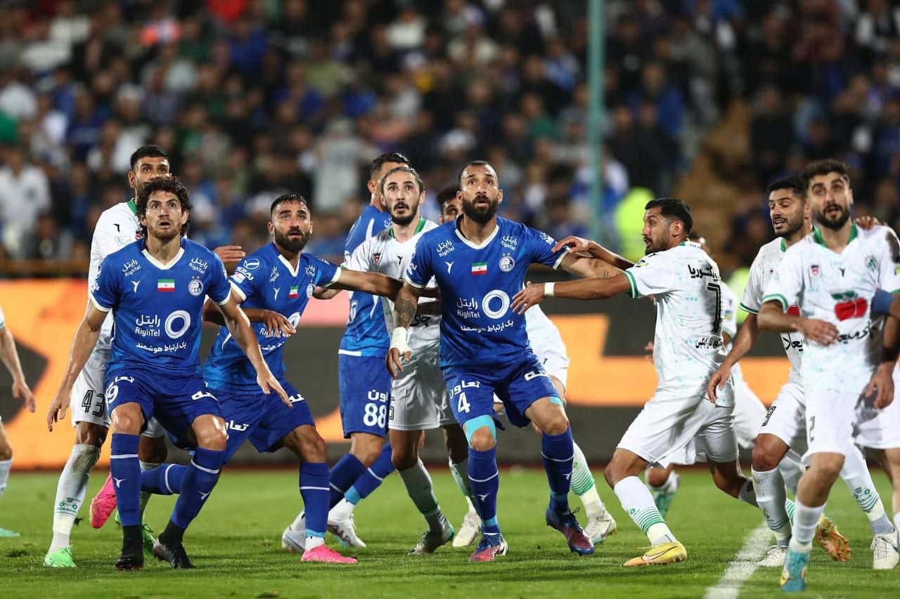 کارشناس داوری: روزبه چشمی باید اخراج میشد؛ ربیعی جنتلمن است و اطرافش ملیجک ندارد!