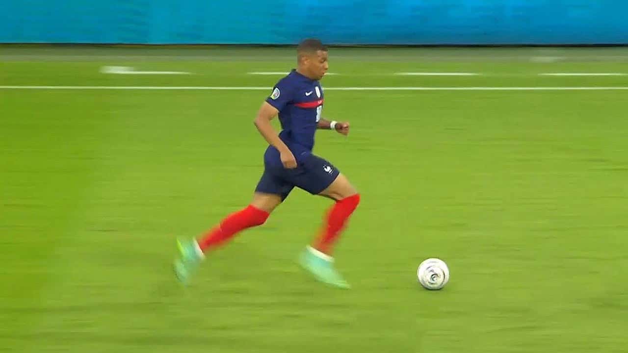 مهارتهای عجیب و باورنکردنی در مستطیل سبز / فیلم