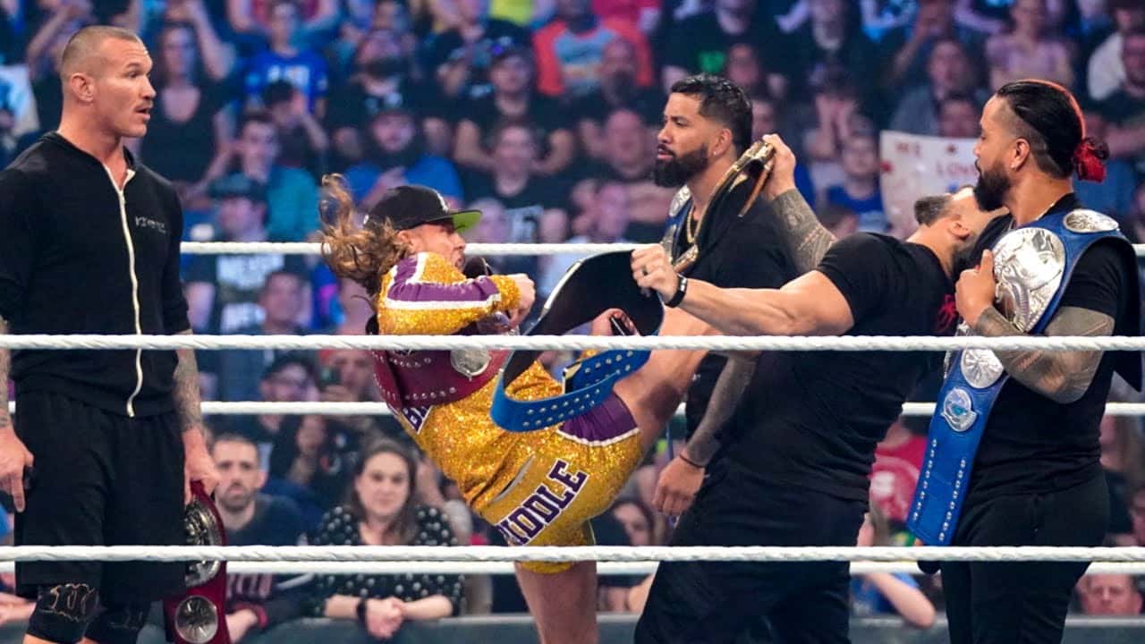 رومن رینز و بلادلاین مقابل مت ریدل و رندی اورتون؛ ستارگان کشتی کج در شوی اسمکدان WWE