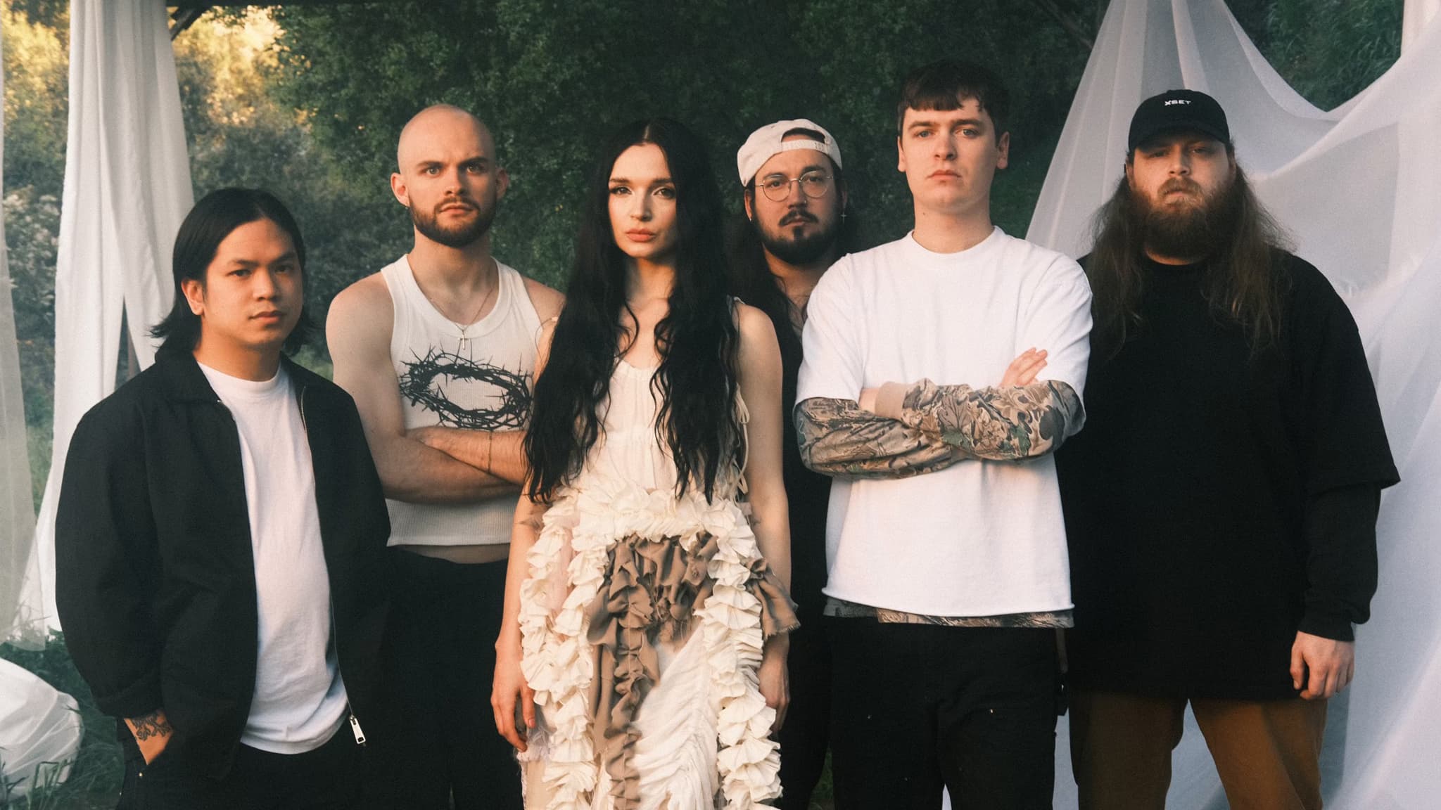 آهنگ Suffocate از Knocked Loose و Poppy با متن و ترجمه