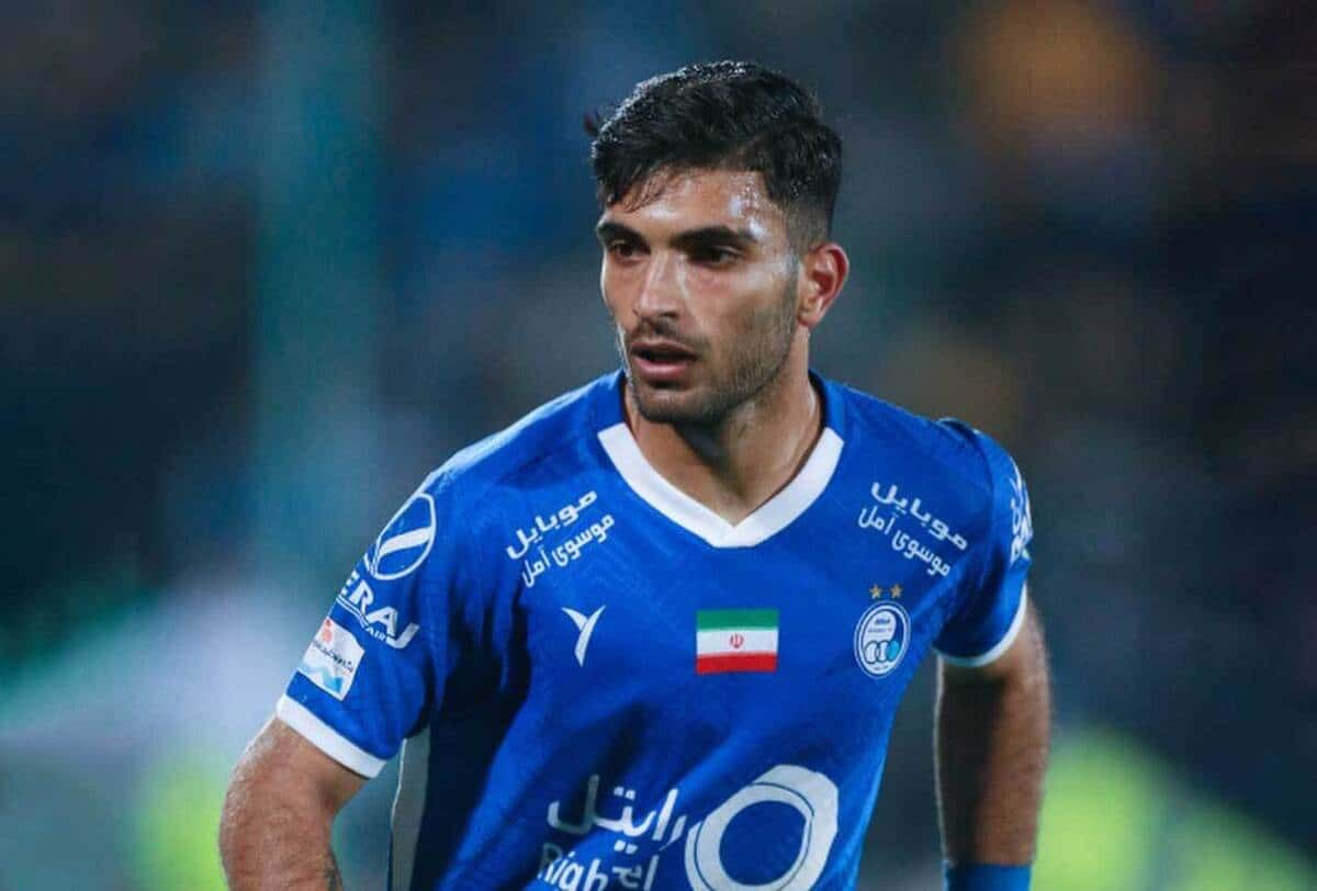 امید حامدیفر در حال بازی برای استقلال