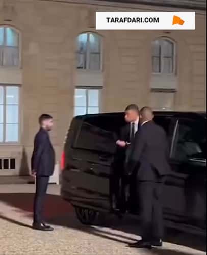 لحظه ورود کیلیان ام باپه به کاخ الیزه برای صرف شام با امانوئل مکرون و ناصر الخلیفی / فیلم