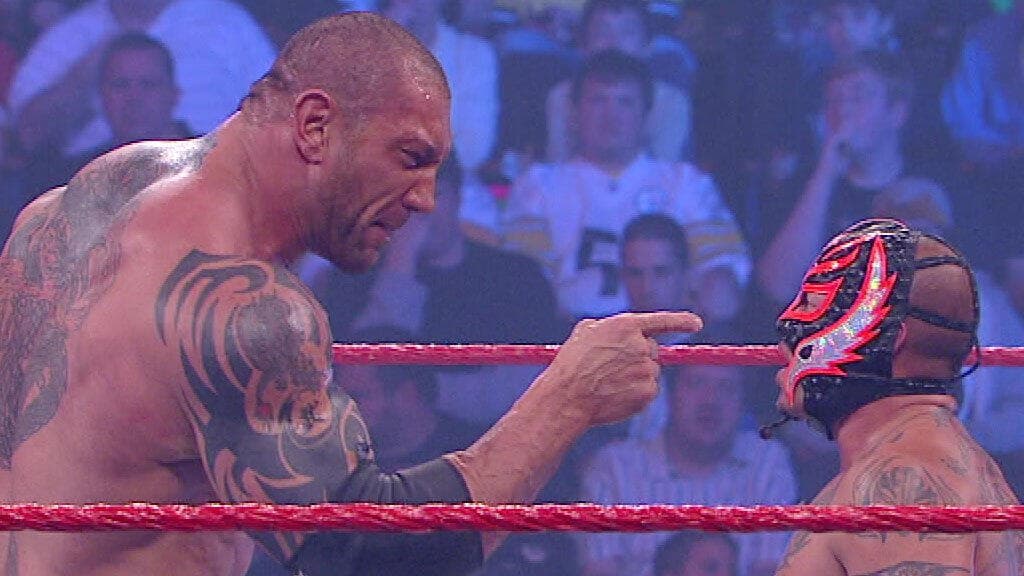 خیانت باتیستا - تاریخ WWE - لحظات جنجالی WWE - داستان باتیستا و ری میستریو - خشم باتیستا در WWE - خیانت در WWE - اتحاد باتیستا و ری میستریو - WWE 2024 - خیانتهای بزرگ در تاریخ WWE - ستارههای WWE