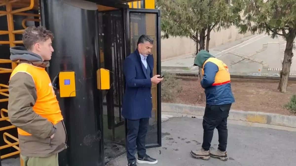 رحمان رضایی- گیت ورودی ورزشگاه آزادی