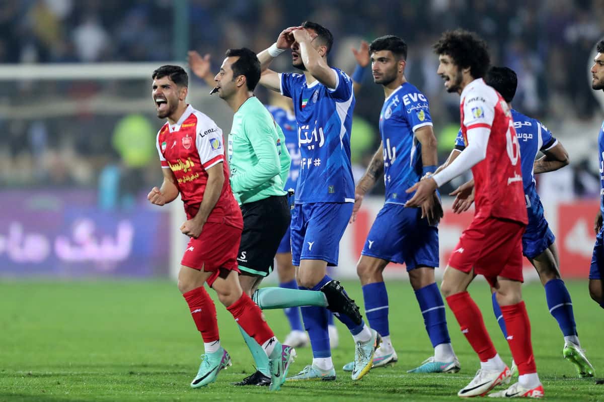 جلسه بررسی مجوز حرفهای استقلال و پرسپولیس با حضور وزیر ورزش