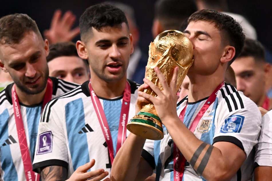 پائولو دیبالا مینوشد و یاد لحظات تاریخی آرژانتین در قطر برایش زنده میشود!
