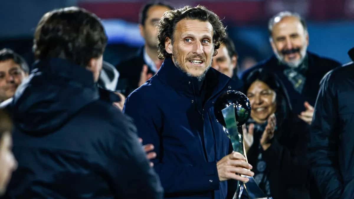 دیگو فورلان در مراسم گلوب ساکر 2024
