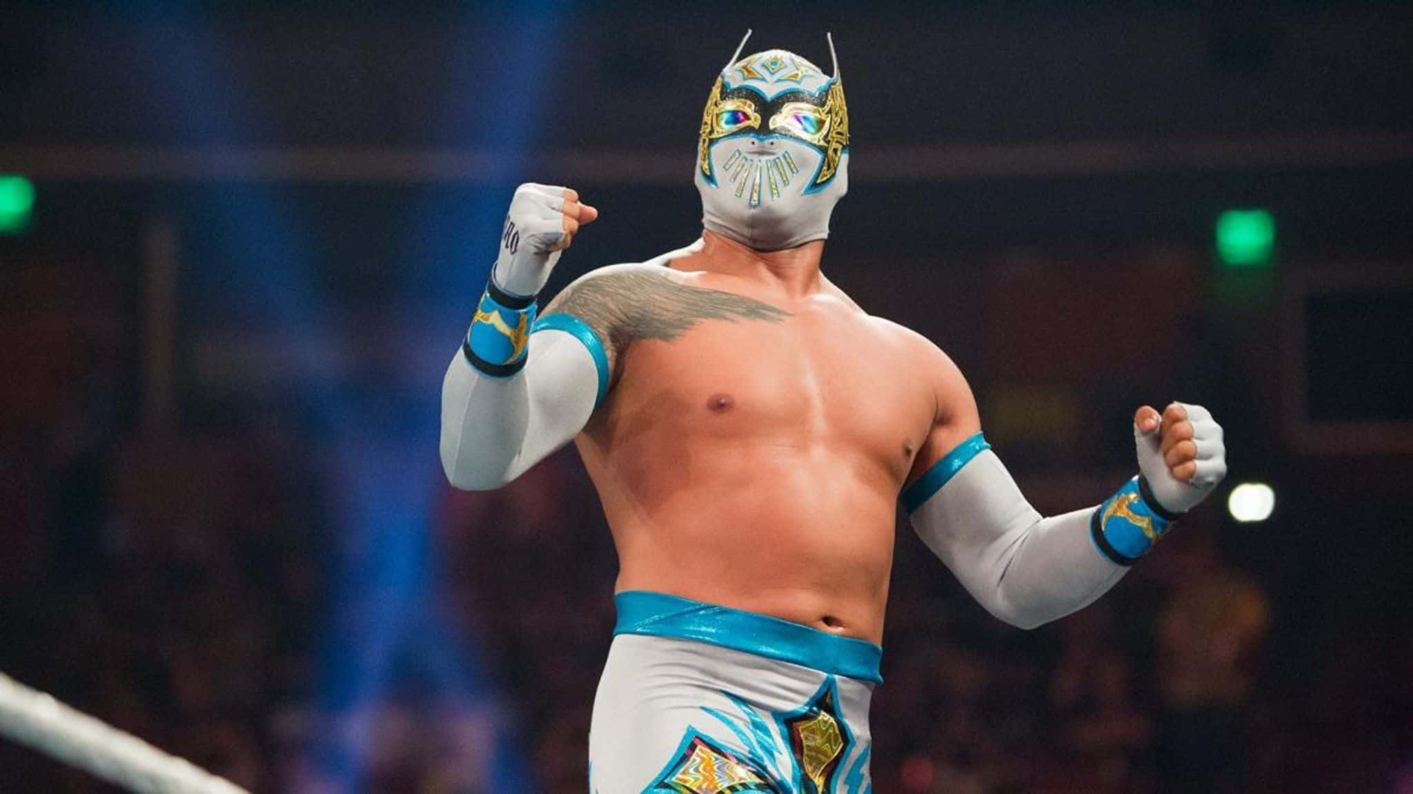 جدال لاتزیو - میلان یک مهمان ویژه داشت؛ ستاره اسبق WWE / عکس