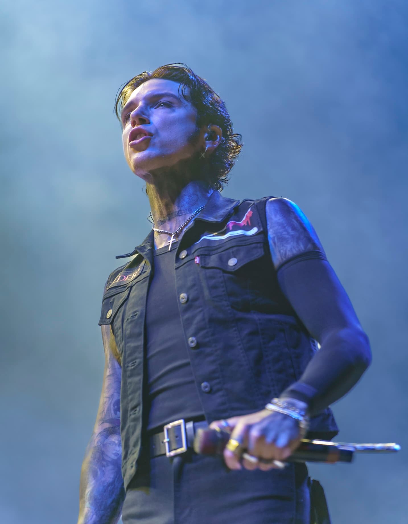 آهنگ New Year's Day از Black Veil Brides با متن و ترجمه