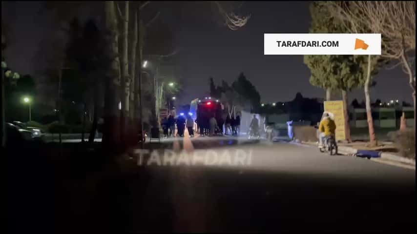 هواداران عصبانی و معترض استقلال جلوی اتوبوس تیم را گرفتند!