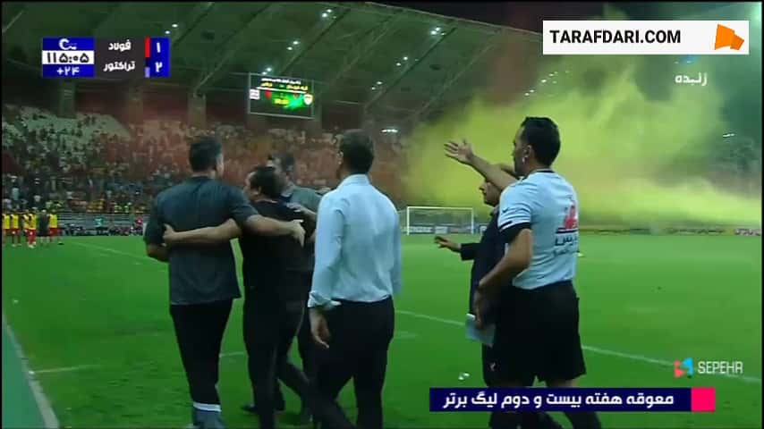 درگیری لفظی شدید خداداد عزیزی و یحیی گل محمدی پس از به ثمر رسیدن گل دوم تراکتور مقابل فولاد