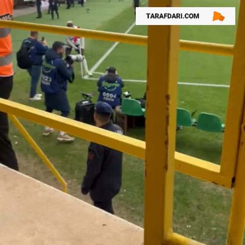 برخورد بطری آب تماشاگران به سر اندرسون تالیسکا