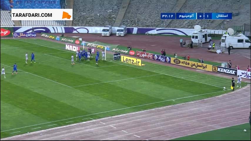 برخورد ضربه سر بازیکن آلومینیوم به تیر دروازه استقلال (استقلال 1-0 آلومینیوم اراک)