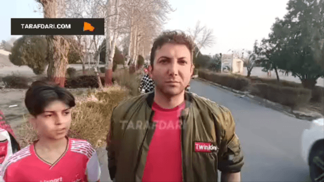 کری خوانی متفاوت هوادار پرسپولیس با جوجه قرمز رنگ!