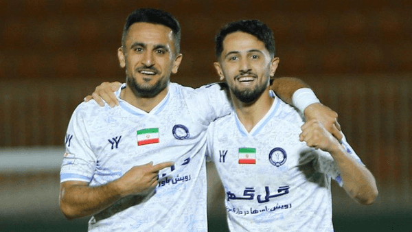عکس از بازیکنان گل گهر در بازی با چادرملو