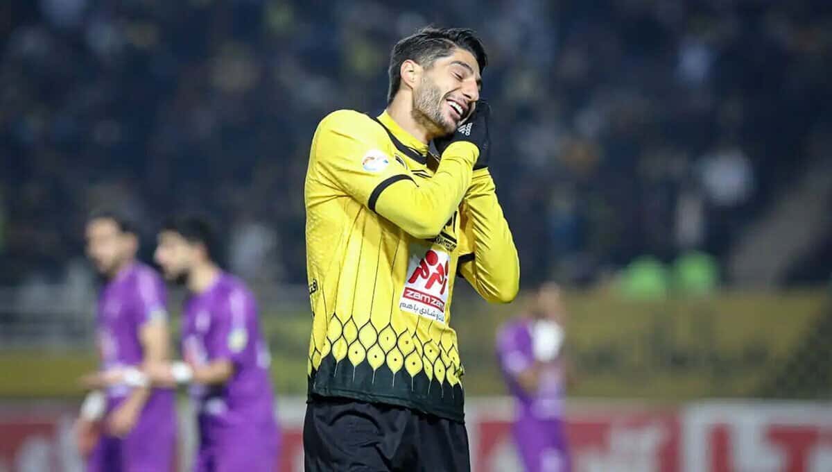 گل انفرادی و زیبای محمدمهدی محبی به استقلال (سپاهان 2-1 استقلال)