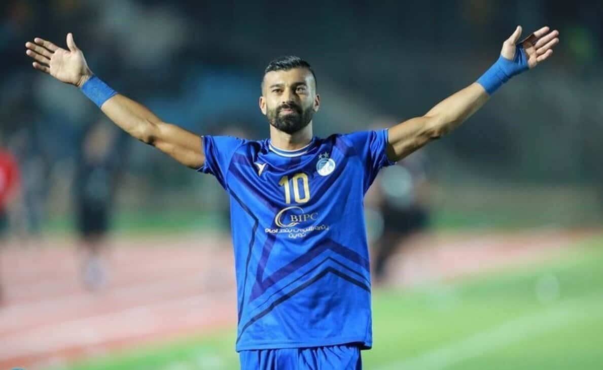 هوادار استقلال: دوست دارم رامین گل بزند؛ با توهینهایی که به او شده، بعد از گلزنی حتما خوشحالی میکند