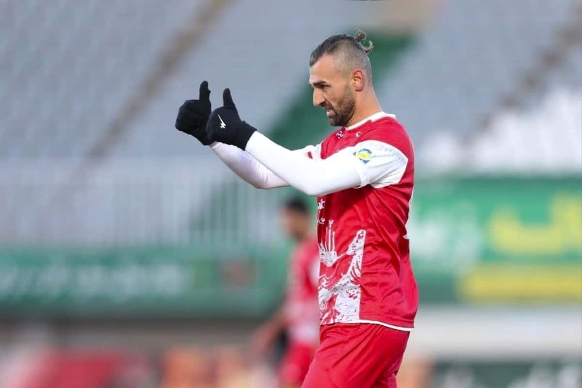 برخورد ضربه سر زیبای سردار دورسون به تیرک دروازه (پرسپولیس ۰-۰ هوادار)