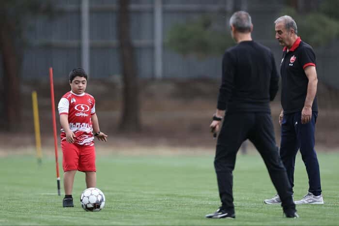 حضور کودکان مبتلا به سندروم داون در تمرین پرسپولیس