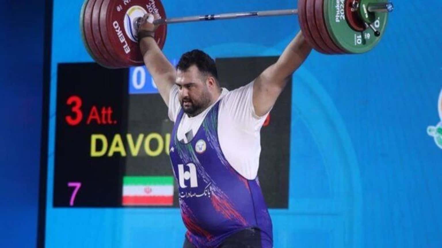 علی داوودی وزنهبردار ایران - تیم ملی وزنهبرداری ایران