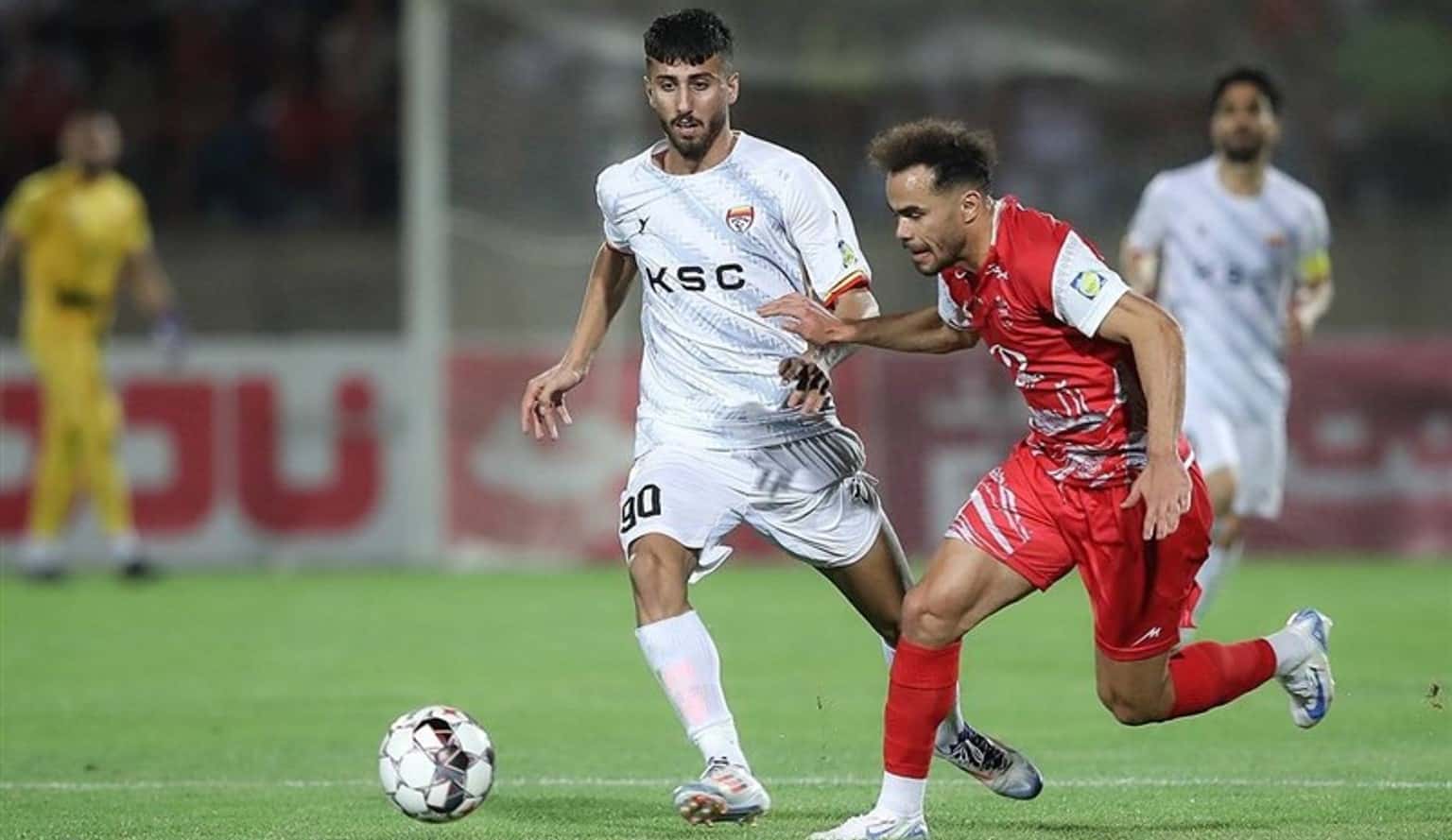محمد عسگری وینگر فولاد و تیم ملی نوجوانان ایران - اوستون اورونوف وینگر پرسپولیس و تیم ملی ازبکستان