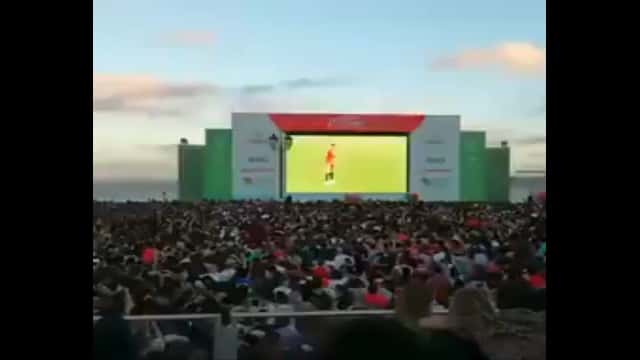 شادی مردم پرتغال در میدان اصلی شهر لیسبون پس از گل سوم رونالدو به اسپانیا