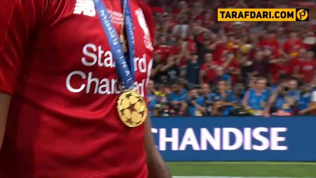 دانلود؛ خواندن سرود You'll never walk alone توسط بازیکنان لیورپول در کنار هواداران