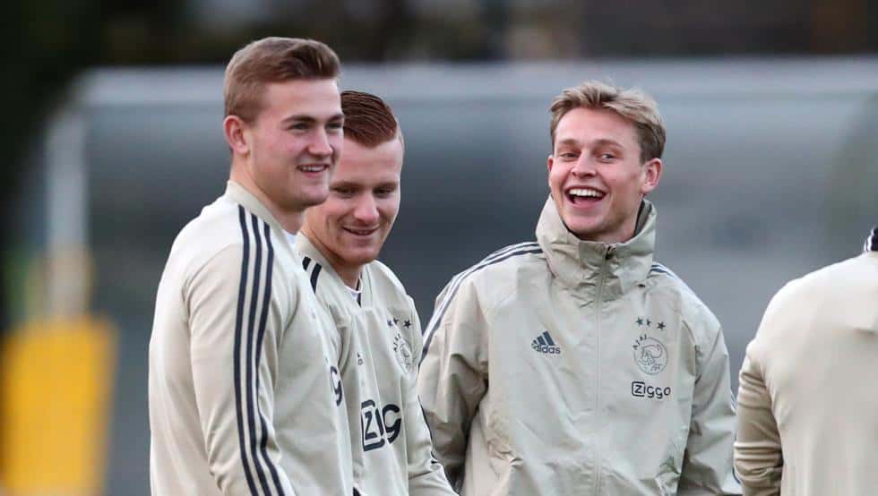 ajax-آژاکس-هافبک-مدافع-هلند