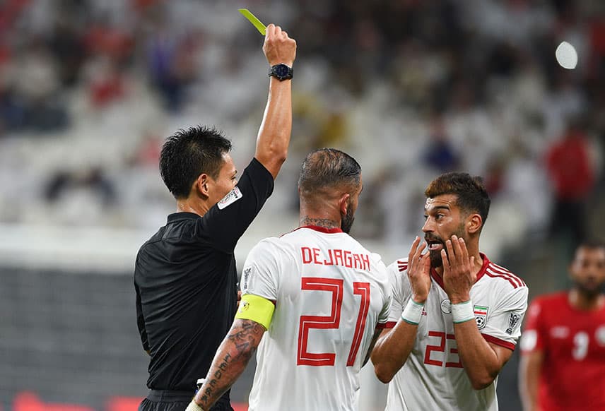 کارت زردهای بیدلیل؛ بلای جان تیم ملی در مرحله حذفی - Ramin Rezaeeyan yellow card against Yemen