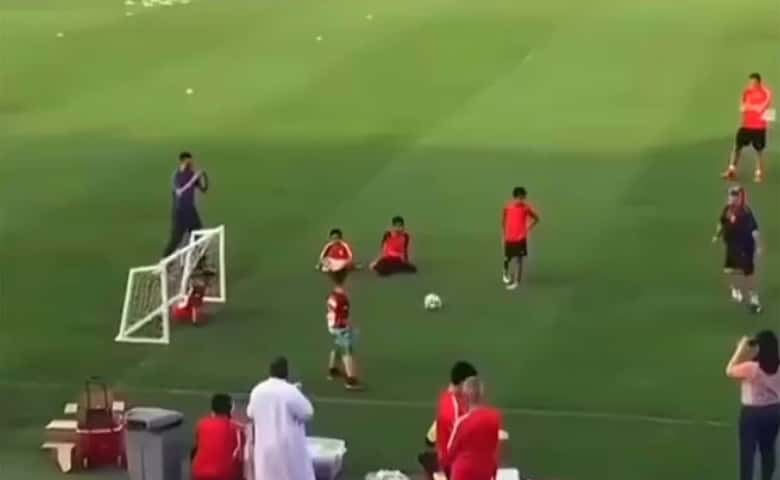 گلزنی دیگو مارادونا مقابل یک کودک معلول