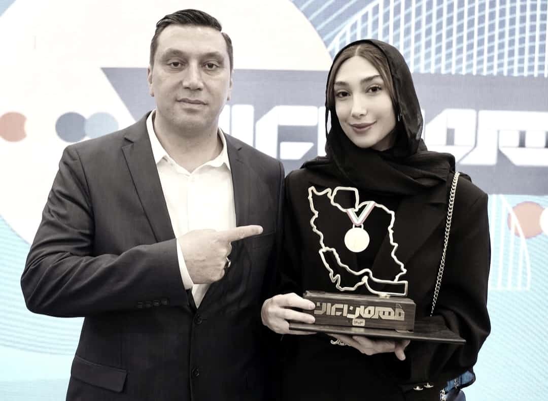 عکس از مبینا نعمت زاده و پدر مبینا نعمت زاده در مراسم اهدای جوایز ورزش ایران در سال ۱۴۰۴