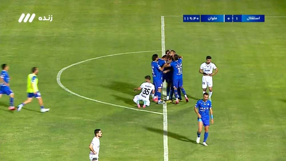 شادی بازیکنان استقلال و روزبه چشمی پس از گلزنی به ملوان