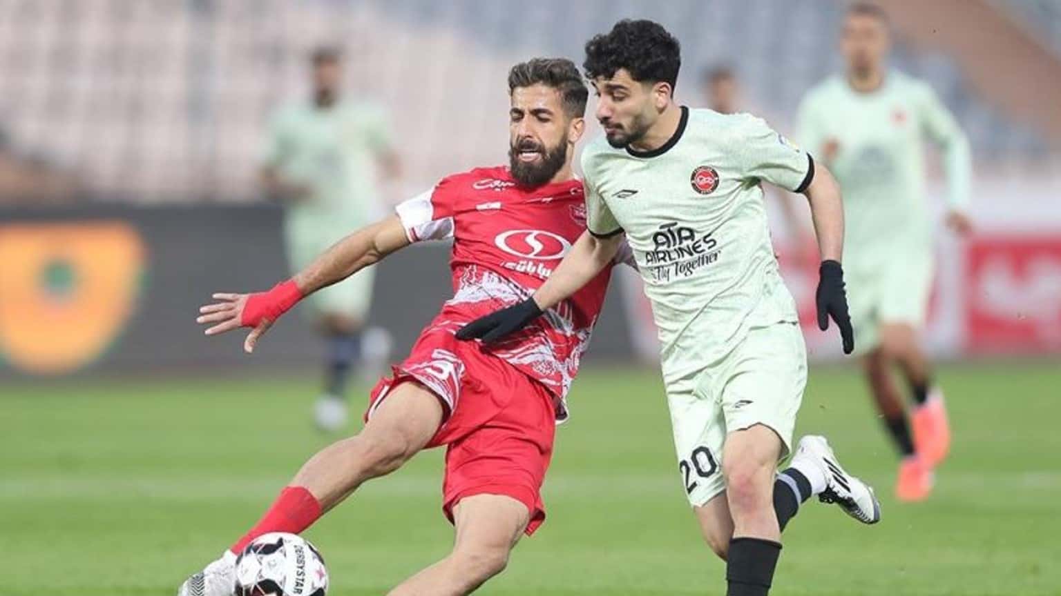 فرشاد فرجی مدافع راست پرسپولیس تهران و بازیکن سابق نساجی قائمشهر - مهدی هاشم نژاد وینگر تراکتور تبریز - لیگ برتر ایران