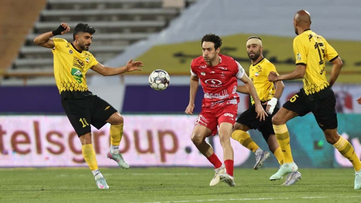 گئورگی گولسیانی مدافع پرسپولیس و تیم ملی گرجستان - میلاد زکی پور مدافع چپ سپاهان اصفهان - لیگ برتر ایران
