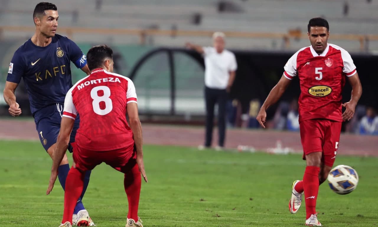 مسعود ریگی هافبک دفاعی پرسپولیس تهران و سابق استقلال و سپاهان - کریستیانو رونالدو مهاجم النصر عربستان و تیم ملی پرتغال و بازیکن سابق رئال مادرید و منچستریونایتد و یوونتوس - لیگ نخبگان آسیا - لیگ برتر ایران