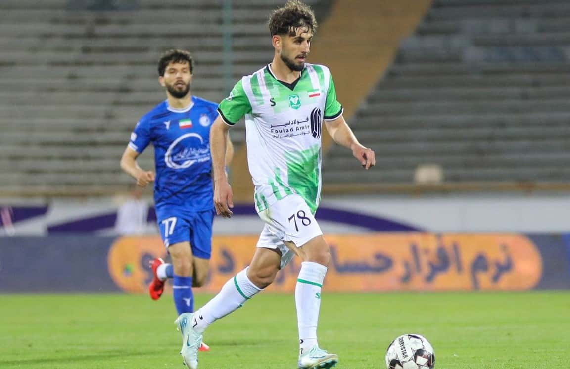 مهدی گودرزی هافبک خیبر خرم آباد و تیم ملی پایه - جلال الدین ماشاریپوف هافبک استقلال و تیم ملی ازبکستان