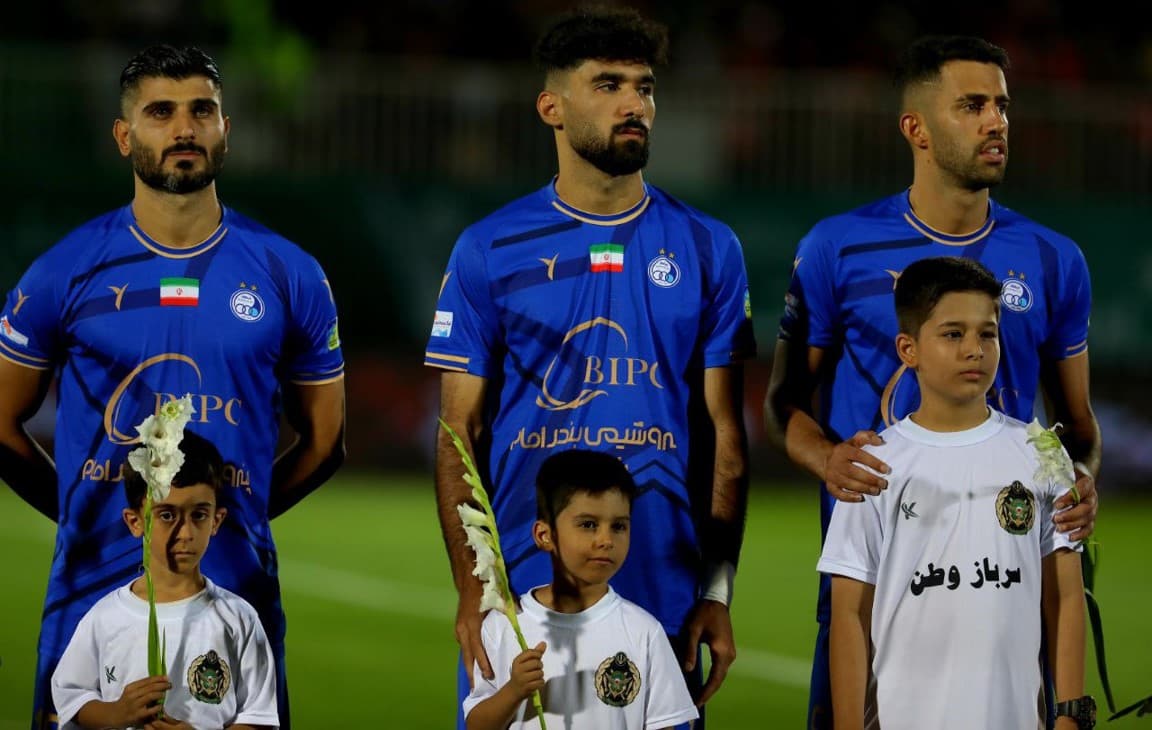 سامان فلاح مدافع وسط استقلال و تیم ملی ایران - آرش رضاوند هافبک وقت استقلال و حال حاضر سپاهان - میلاد زکی پور مدافع چپ سابق استقلال تهران و بازیکن حال حاضر سپاهان اصفهان - لیگ برتر ایران