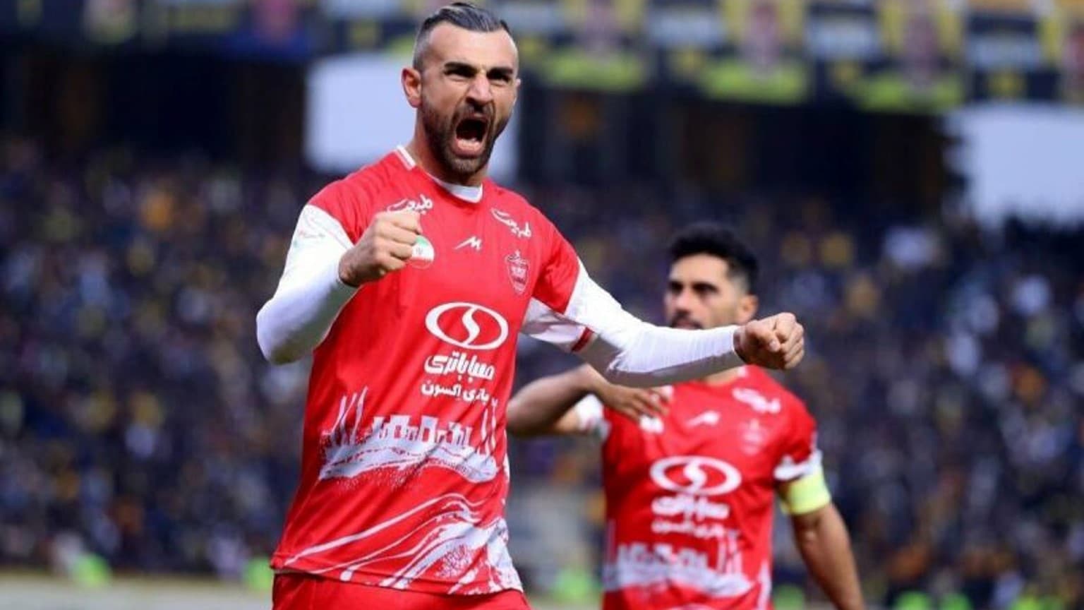 سردار دورسون مهاجم ترکیهای پرسپولیس تهران - بازیکن سابق فنرباحچه و تیم ملی ترکیه و امید عالیشاه کاپیتان پرسپولیس تهران - لیگ برتر ایران