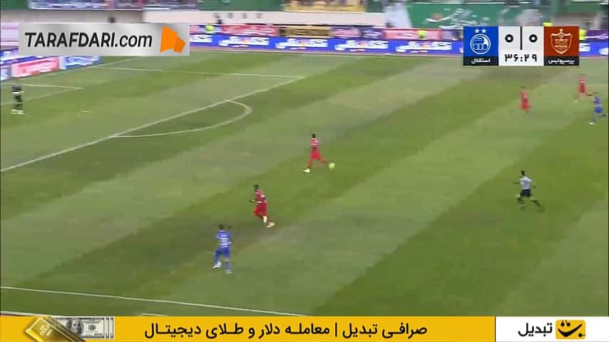 شوت خطرناک یاسر آسانی از کنار دروازه پرسپولیس به بیرون رفت (پرسپولیس 0-0 استقلال)