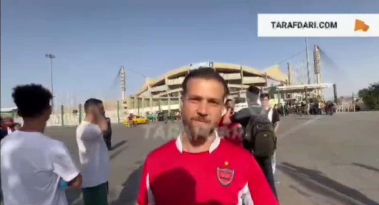 کریخوانی هوادار پرسپولیس برای استقلال: ساعت چنده؟ هفت جدید یا ۶ قدیم؟