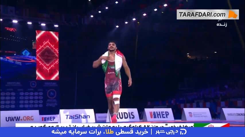 پشتک واروی غلامرضا فرخی پس از کسب مدال طلا در کشتی فرنگی قهرمانی جهان