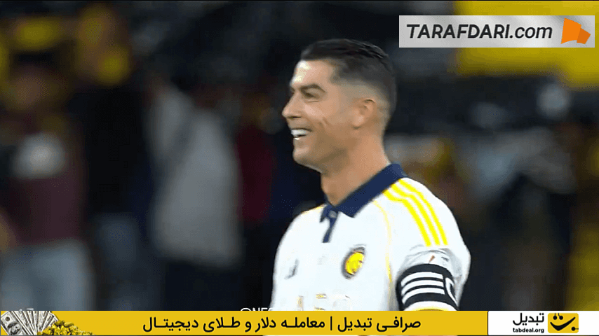 لبخند کریستیانو رونالدو و کریم بنزما رو به یکدیگر پیش از آغاز بازی الاتحاد و النصر