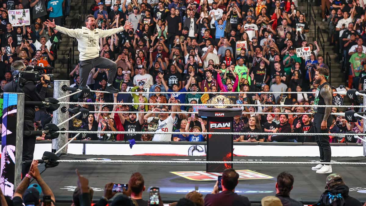 سی ام پانک و جی اوسو، ستارگان کشتی کج و WWE در شوی ماندی نایت راو