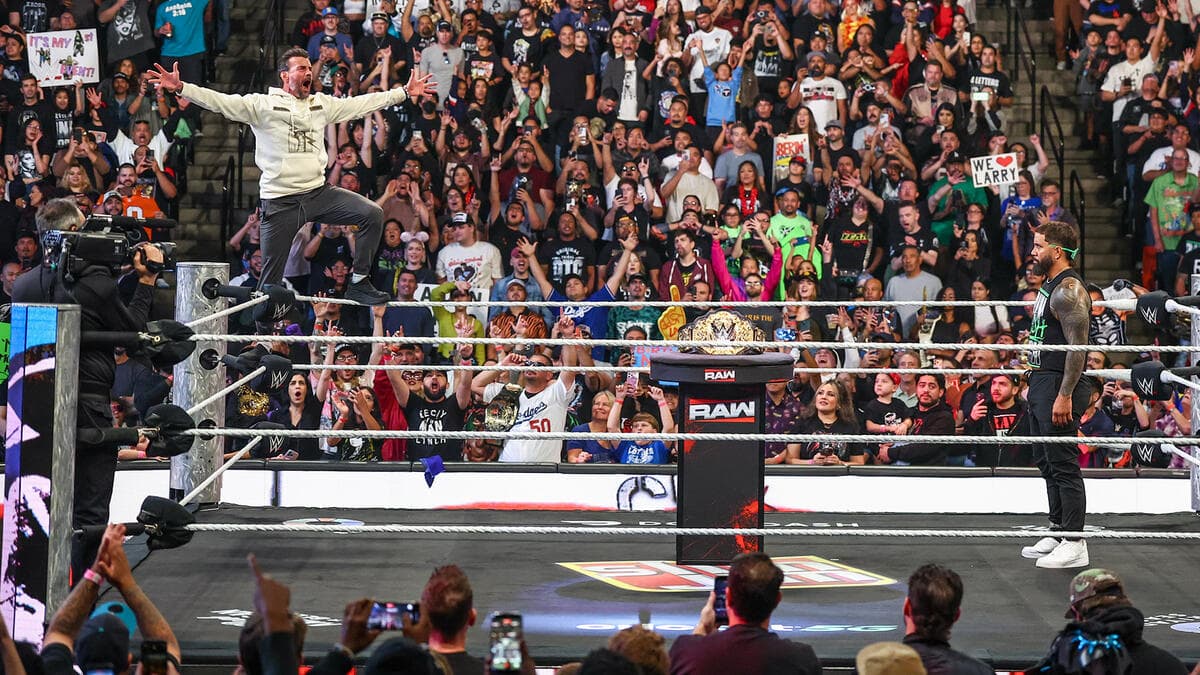 سی ام پانک و جی اوسو، ستارگان کشتی کج و WWE در شوی ماندی نایت راو
