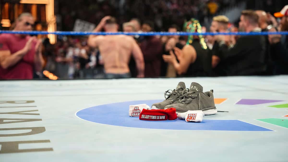 خداحافظی جان سینا از دنیای کشتی کج و WWE با جا گذاشتن وسایلش در رینگ