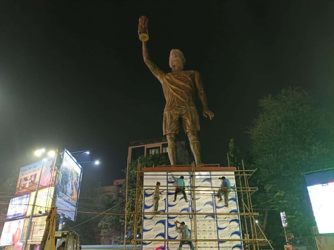 مجسمه 70 فوتی لیونل مسی