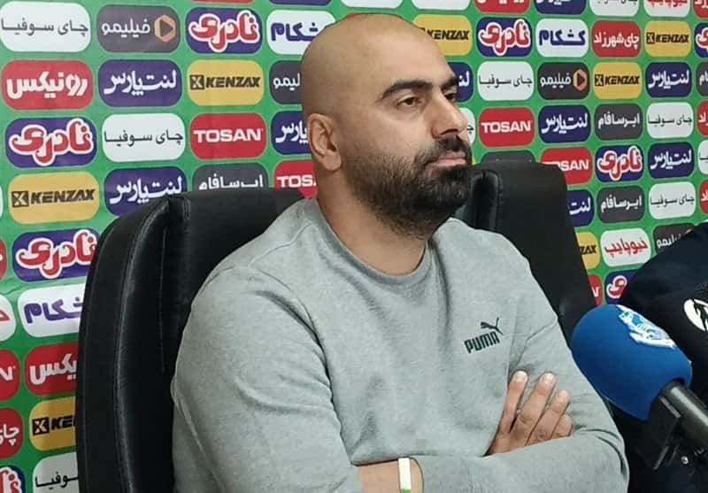 عکس از مازیار زارع سرمربی تیم ملوان