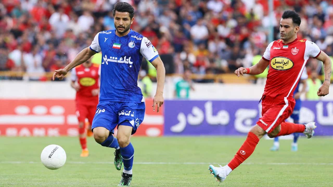 عکس از عارف غلامی مدافع میانی استقلال